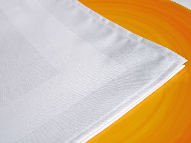 Stoffservietten mit Atlaskante oder Atlasstreifen